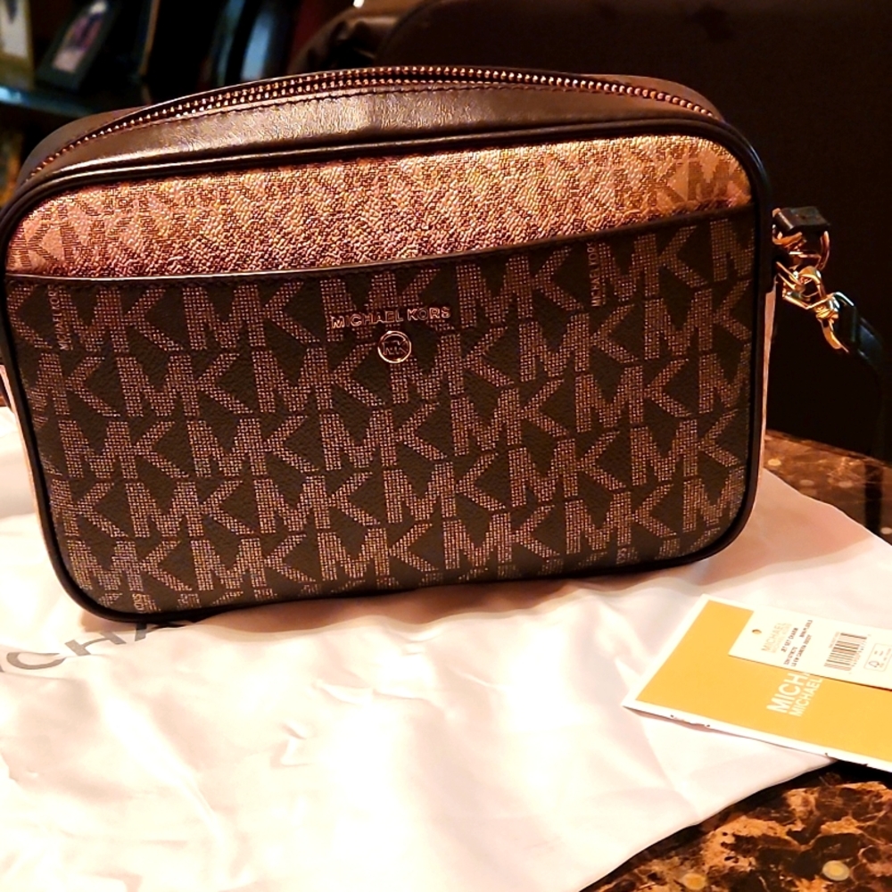 Michael kors jet set large camera body bag